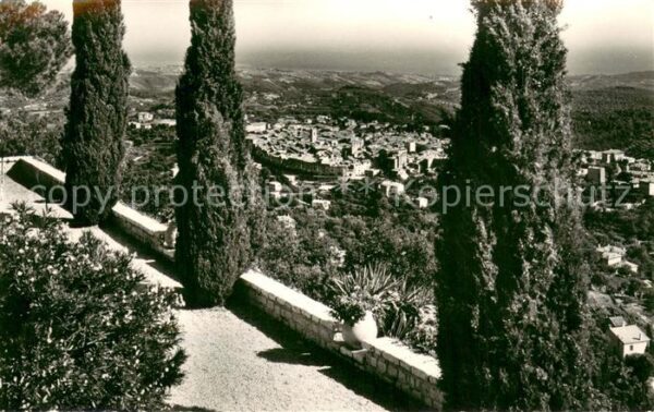 Vence-la-Jolie Vue generale au fond Mediterranee