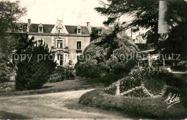 Luc-sur-Mer Un coin du Jardin Public La Mairie