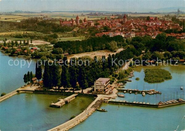 Estavayer-le-Lac En vol au dessus de l_Hôtel du Lac Port