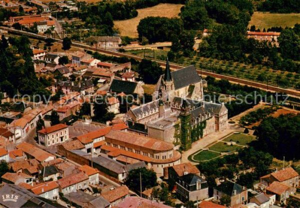 Liguge Abbaye Saint Martin Vallee du Clain vue
