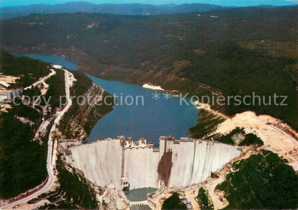 Vouglans Lac de Le barrage sur la rivière d_Ain vue aér