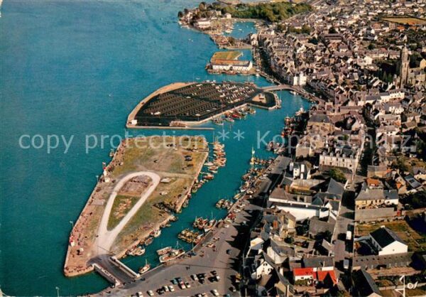 Le Croisic Vue aérienne du port et des bassins