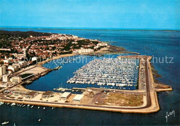 Arcachon 33 Vue aérienne de la ville et port de pla
