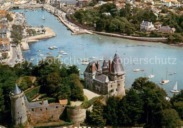 Pornic Vue aérienne sur le Chateau et le port