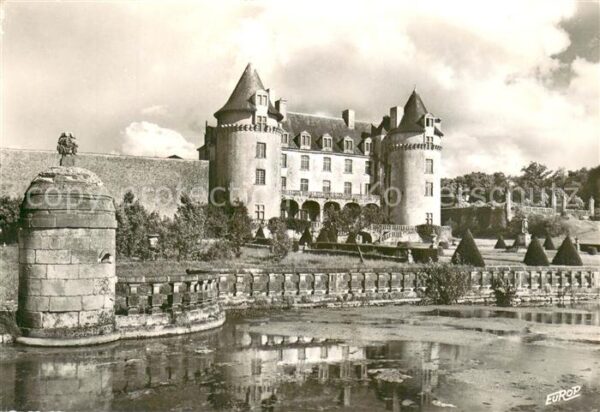 Saint-Porchaire Chateau de la Roche Courbon