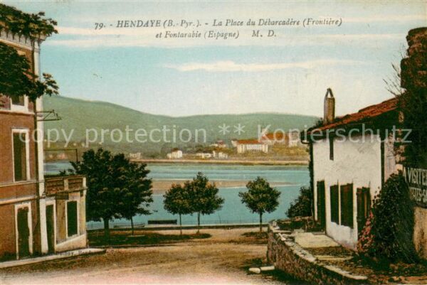 Hendaye 64 Place du Débarcadère vue vers Fontarabi