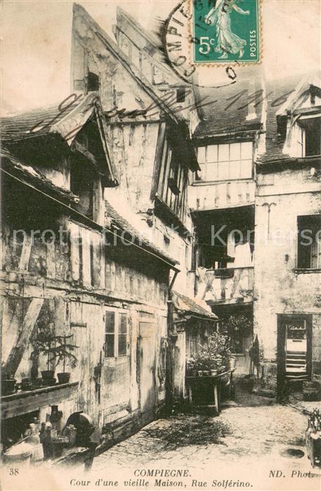 Compiegne 60 Cour d_une vieille maison Rue Solférino