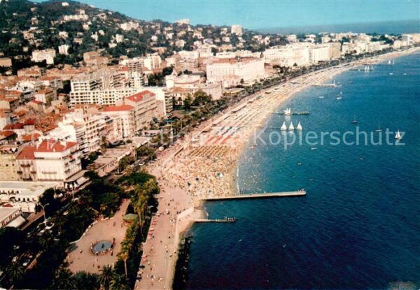 Cannes 06 Vue aérienne sur les jardins et la plag