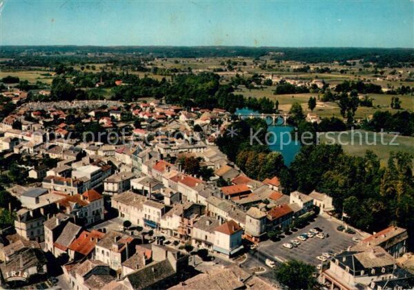 Montpon sur l Isle Vue d’ensemble aerienne et les bords de
