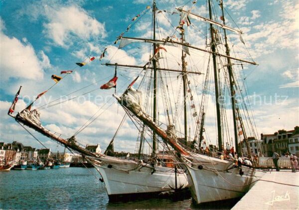 Paimpol Les navires ecole Etoile et Belle dans