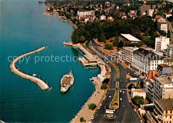 Evian-les-Bains 74 Bateau venant accoster au port Lac Lema