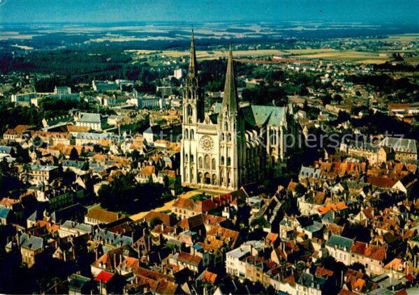 Chartres 28 Vue generale aerienne et la Cathedrale