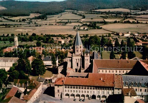 Cluny 71 Vue aerienne l’Abbaye et Ecole des Arts