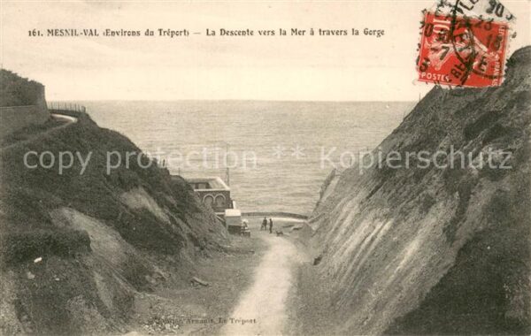 Mesnil-Val La descente vers la mer a travers la go