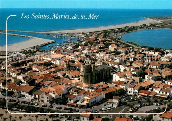 Les Saintes-Maries-de-la-Mer Le village et le port vue aérienne