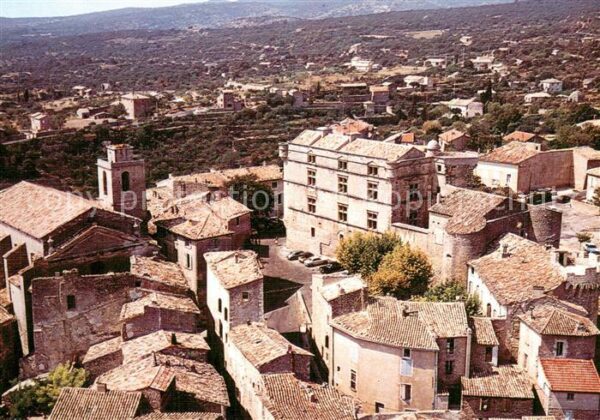 Gordes Chateau Eglise vue aérienne