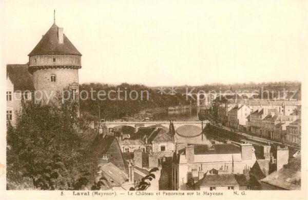Laval 53 Chateau et panorama sur la Mayenne