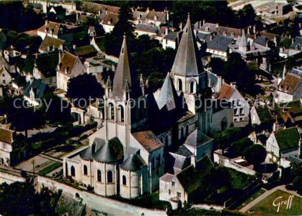 Loches 37 Fliegeraufnahme Eglise St. Ours
