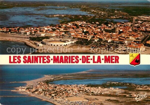 Les Saintes-Maries-de-la-Mer Les arènes Eglise et au fond les marais