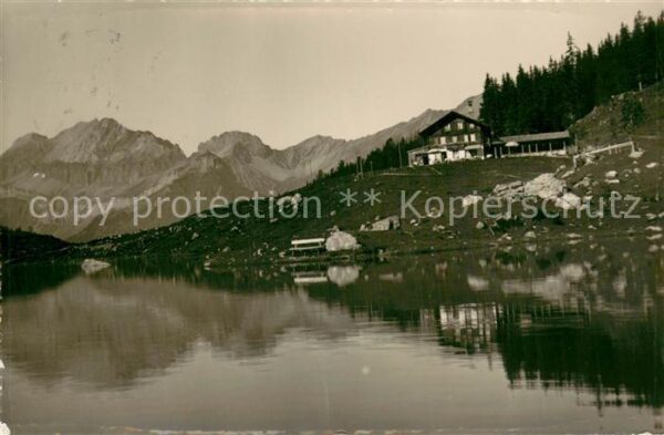 Oeschinensee mit Hotel und Lohner