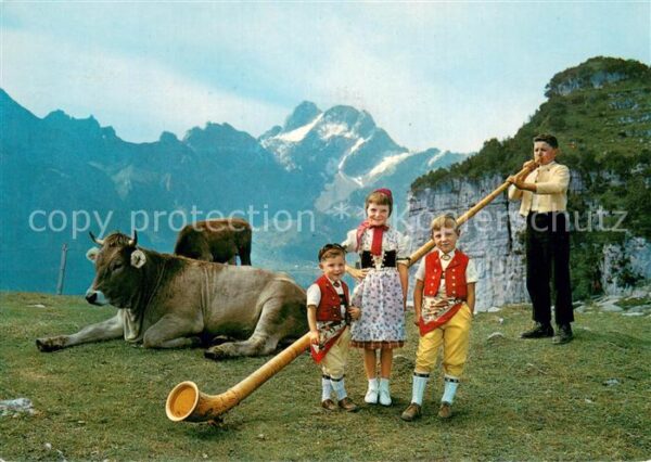 Appenzell IR Auf Ebenalp Trachtenkinder Alphornbläse