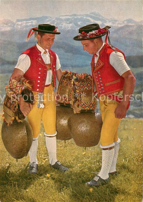 Appenzell IR Sennen in Festtracht beim Schellenschüt