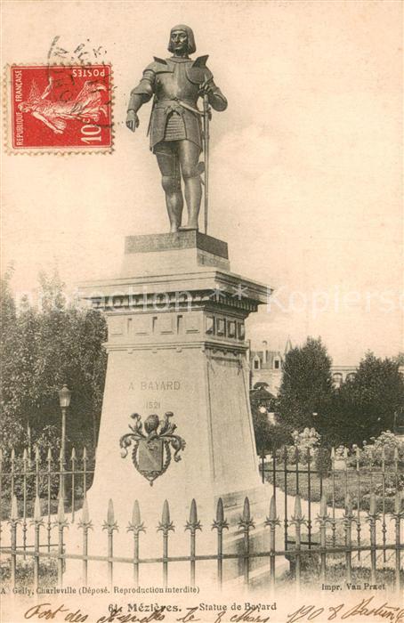 Mezieres 08-Charleville Statue de Bayard