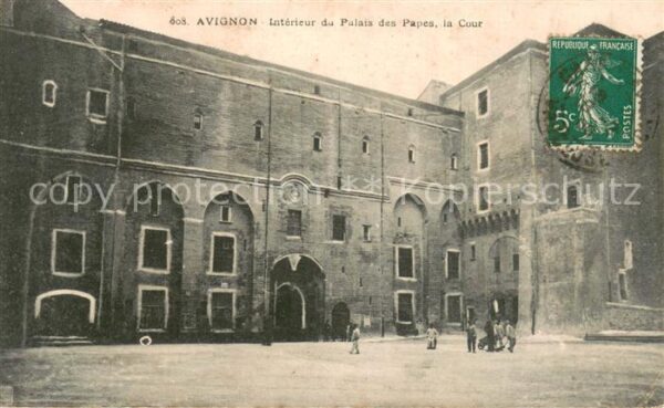 Avignon Vaucluse Interieur du Palais des Papes la Cour