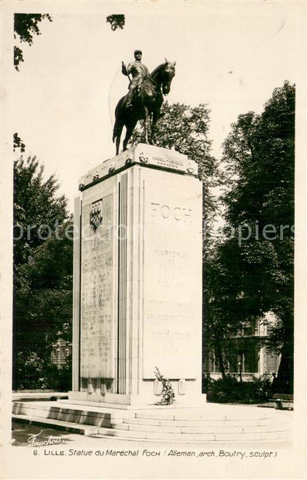 Lille 59 Statue du Marechal Foch