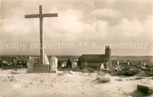 Bray-Dunes Le Calvaire des Marins et l’Eglise Notr