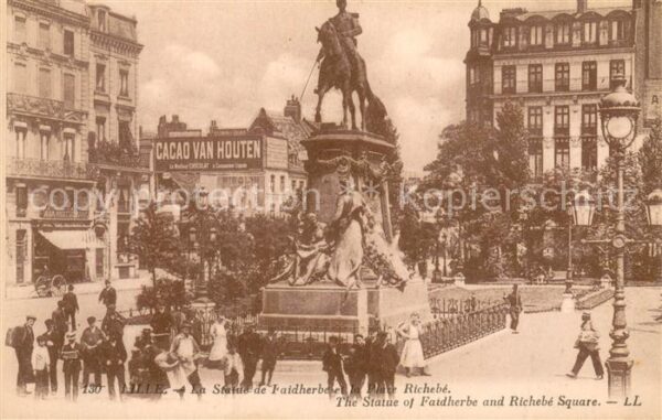 Lille 59 La Statue de Faidherbe et la Place Rich