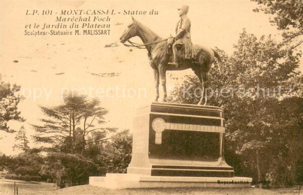 Mont-Cassel Nord Statue du Marechal Foch et le Jardin du