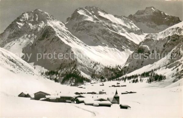 Sertig Doerfli mit Mittagshorn Plattenhorn und Hoch Du