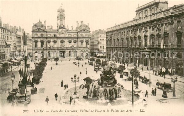 Lyon France Place des Terreaux l’Hotel de Ville et