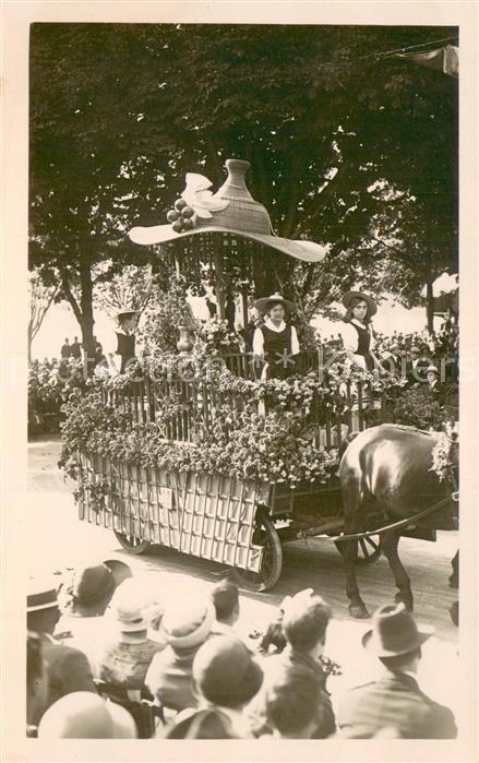 Montreux  VD Geschmückter Festwagen