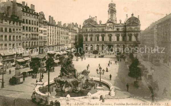 Lyon France Place des Terreaux Fontaine Bartholdi e
