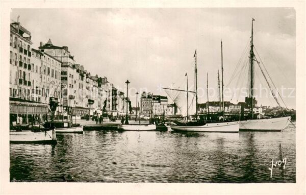 Toulon Var Bateaux de plaisance dans le port