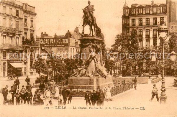 Lille 59 La Statue Faidherbe et la Place Richebe