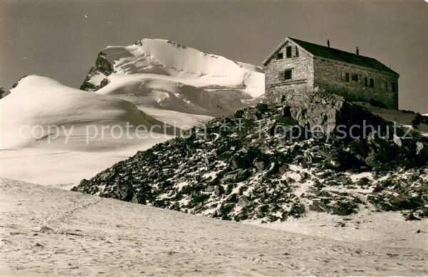 Saas-Fee Britanniahütte mit Fluchthorn und Strah