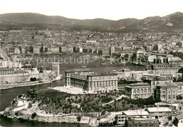 Marseille 13 Vue aerienne sur le Vieux Port Le Jardi