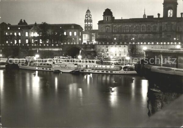 Dresden Elbe mit Schiffsanlegestelle bei Nacht
