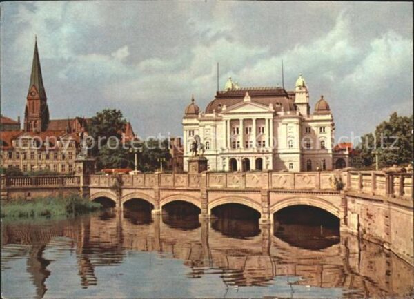 Schwerin Mecklenburg Staatstheater und Dom