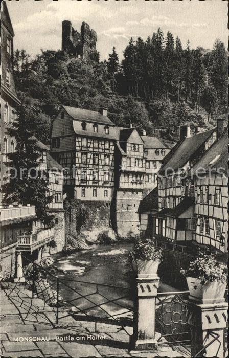 Monschau Rotes Haus mit Rur und Burgruine Haller