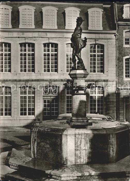 Aachen Hühnerdieb Brunnen mit Couven Museum
