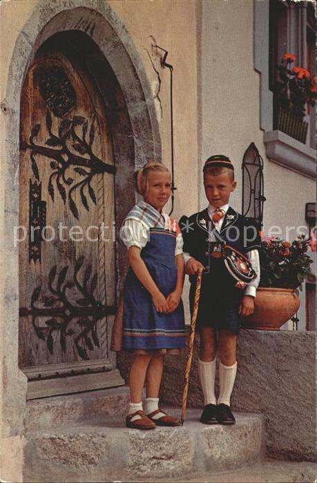 Trachten Schweiz Gruyeres Kinder Maison historique Chala