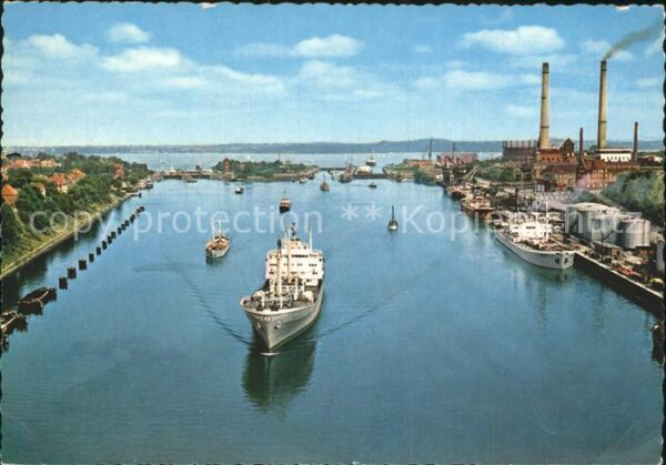 Schiffe Ships Navires Holtenauer Schleuse Nord-Ostsee-Kanal