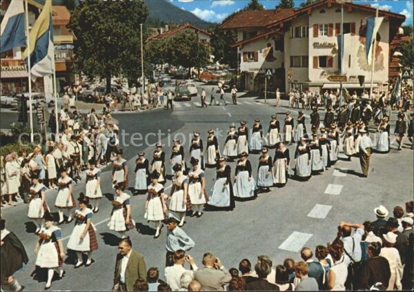 Muenchen Trachtenumzug in Oberbayern