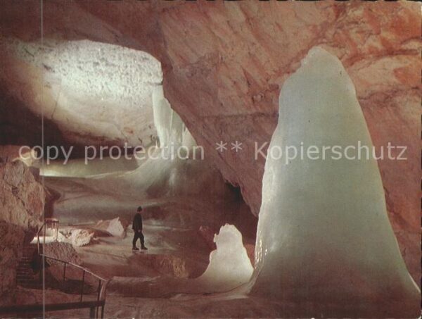 Hoehlen Caves Grottes Dachsteinhöhle Parzivaldom