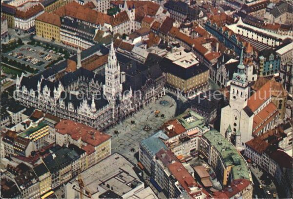 Muenchen Fliegeraufnahme Marienplatz Rathaus
