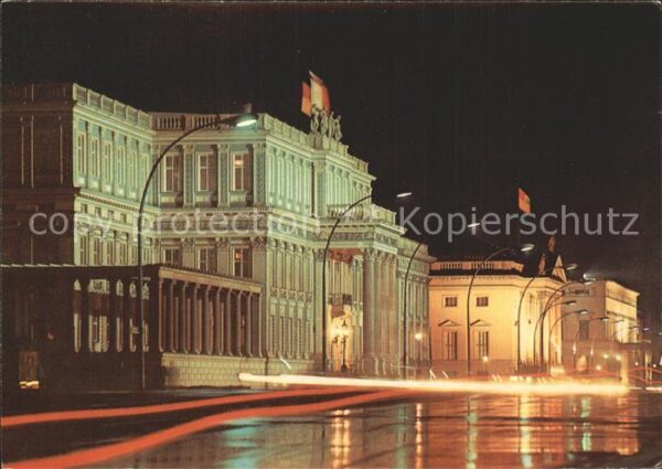 Berlin Palais Unter den Linden bei Nacht